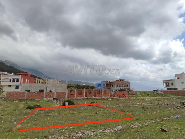 ارض للبيع ملكية جوج واجهات على الطريق مسموح البناء