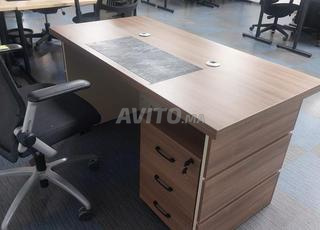 Bureau avec système de gestion importation 
