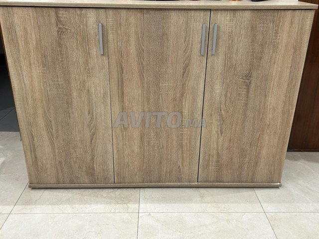 Armoire avec étagères couleur chêne