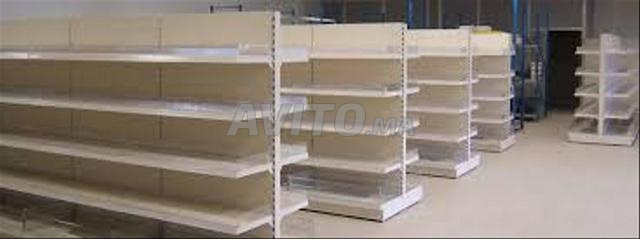 LES ÉTAGÈRES MÉTALLIQUE DE PRÉSENTATION 