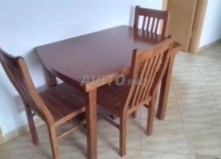 Table avec 4 chaises