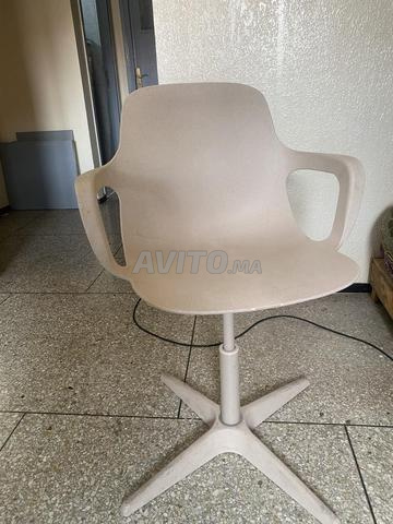 chaise de bureau pivotante et reglable Ikea