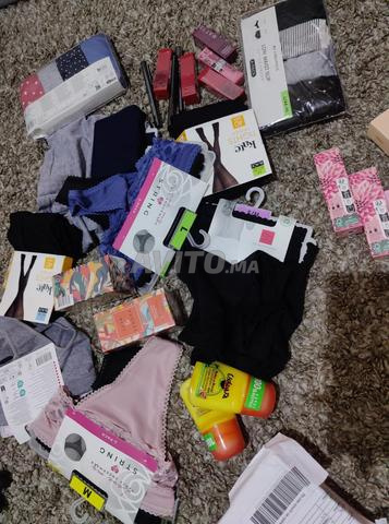 Lot sous vêtements parfum maquillage 