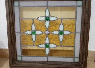 2 vitraux vendus à l'unité soit 700 Dhs l'un