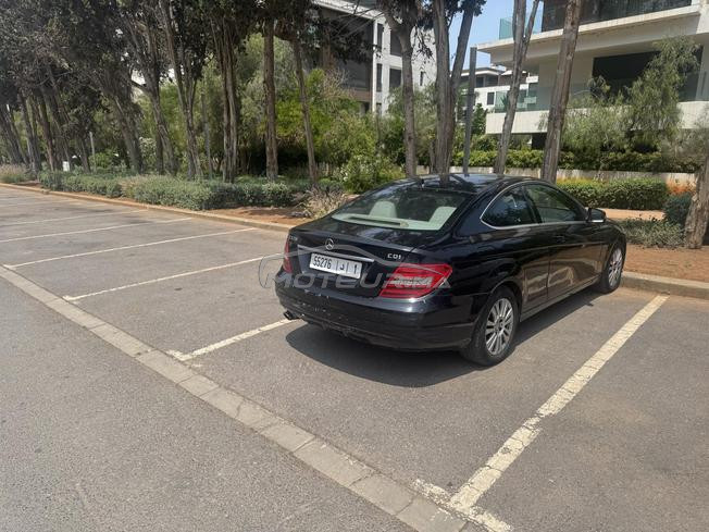 Mercedes-Benz 220 Diesel Automatique 2011 à Rabat