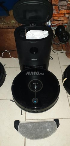 robot aspirateur et laveur neabot N2