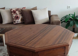 2 tables et 4 cendriers