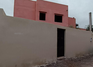 منزل سومي فيني للبيع باوريكة قرب العقرب 