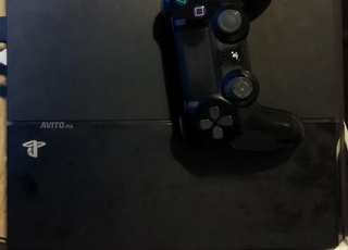 PS4 FAT 408 G , 1 manetta ,psplis 5mois gratuit