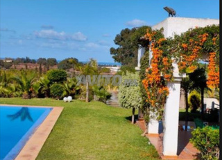 FERME AVEC PISCINE A VENDRE