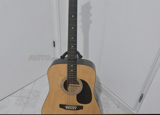 غيتار مع حامل