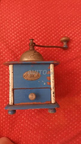 Vieux moulin a café طحانة القهوة قديمة 