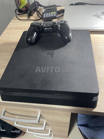 ps4 slim avec 2 jeux