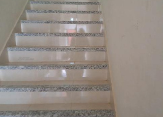 شقة للبيع في حالة جيدة و موقع جيد