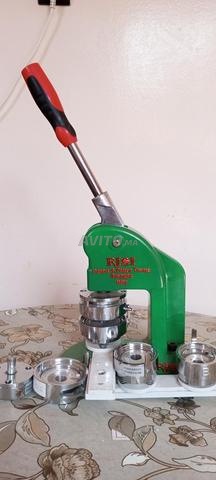 آلة طباعة الأزرار - 2