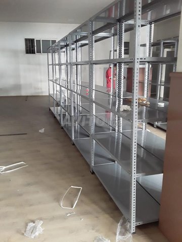 Rayonnage de stockage pratique et solide