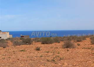 ارض للبيع  قريبة للبحر