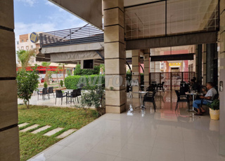 Je mets en vente un Cafe, Hay Charaf.