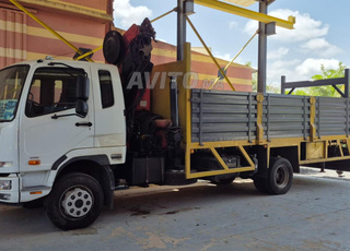 Camion grue équipé 