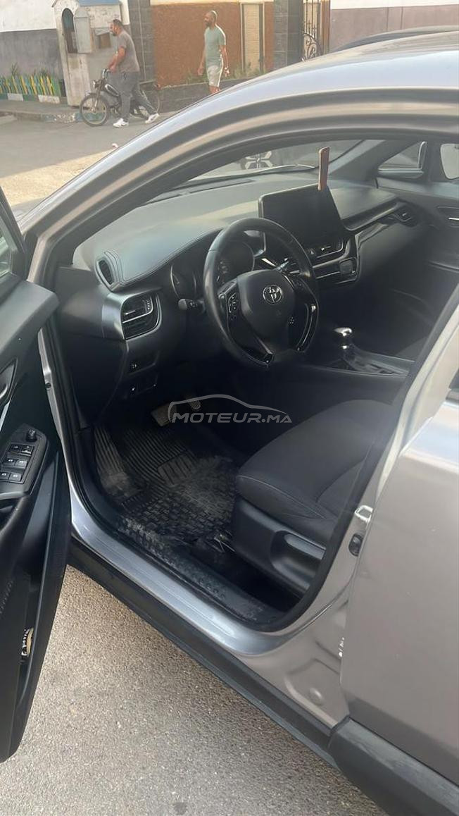 toyota C-HR automatique en très bonne état