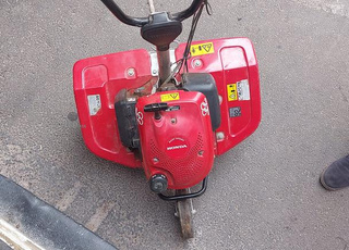 الات حرث في حالة جيدة ماركة