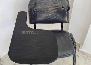 كرسي أنيق وعملي بمسند كتابة