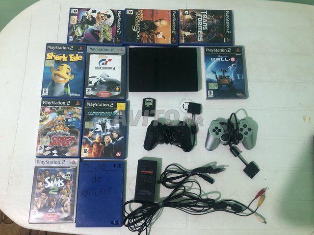 PS2 Slim (2 manetat,16mb carte memorie,10 jeux)