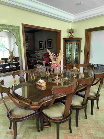 TABLE À MANGER 