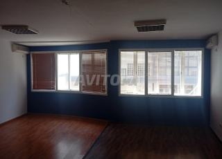 Bureau bien aménagé 