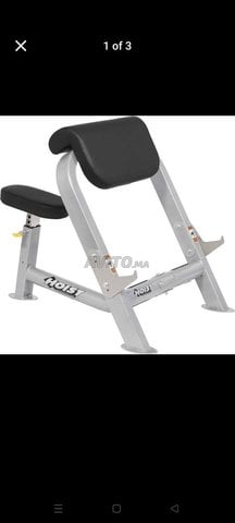 banc biceps hoist