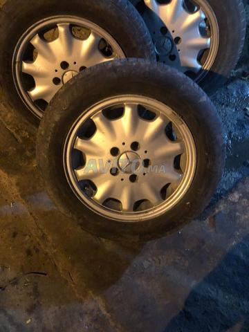 4 pneus  avec  jantes   Mercedes 190 /250/220