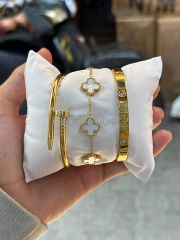 les accessoires pour les femmes et les hommes 