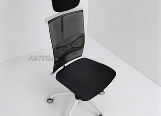 Chaise roulette blanche appui-tête soutien lombaire