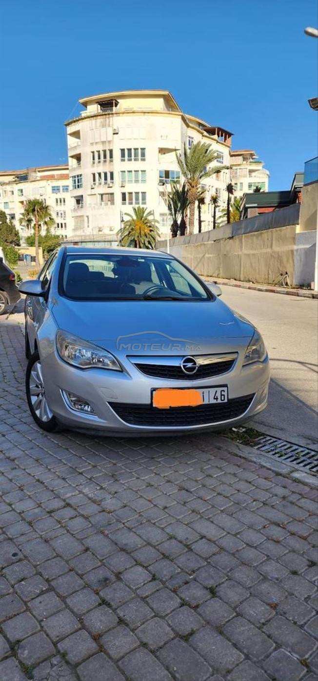 Opel Astra Diesel Manuelle 2012 à Tanger