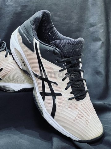 Asics 💯 💯 d’origine pointure 42,5  سبرديلة للرجال