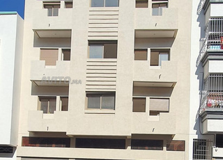 Magasin commerciale à 3 rideaux