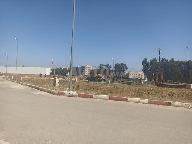 Terrain en face super marché attakadw