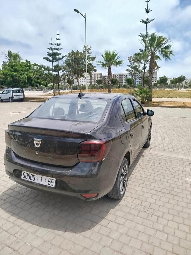 DACIA Logan 2019 très bon état.