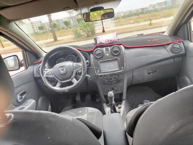 DACIA Logan 2019 très bon état.