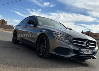 Mercedes-Benz 220 Diesel Automatique 2017 à Agadir