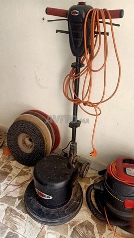 Matériel professionnel de nettoyage -- Bon état