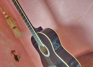 Guitare classique LAZER en bon état 