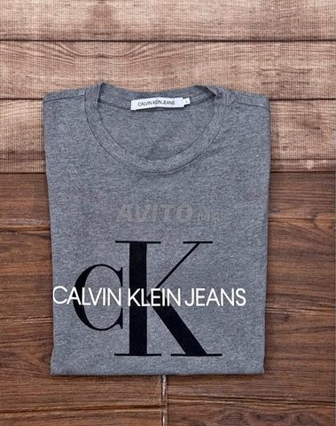 t-shirt Calvin Klein original taille L