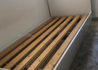 un lit pour une personne