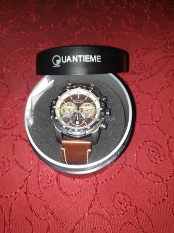 Chronographe homme, boîte en acier, bracelet cuir