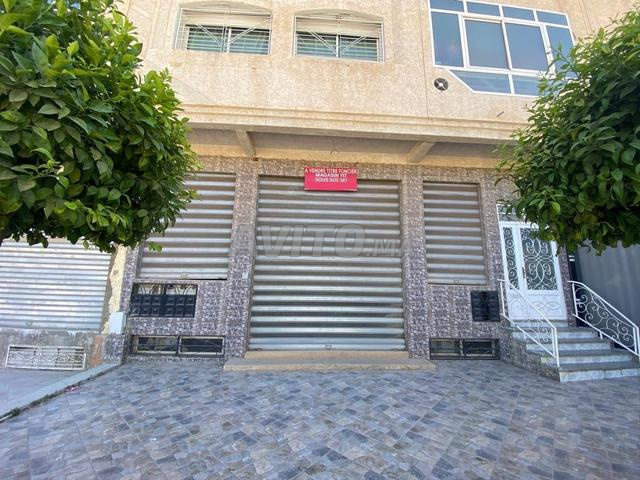 À VENDRE –  Magasin à Titre Foncier