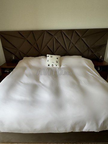 Ensemble chambre à coucher et table de chevet