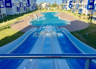grand appartement dans un complexe avec piscine