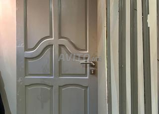 Porte bois avec le cadre باب خشب مع الإطار