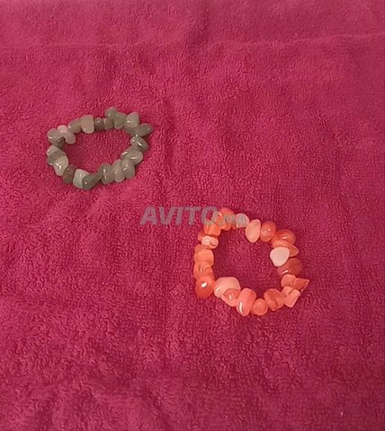 bracelets et colliers en vrai pierres